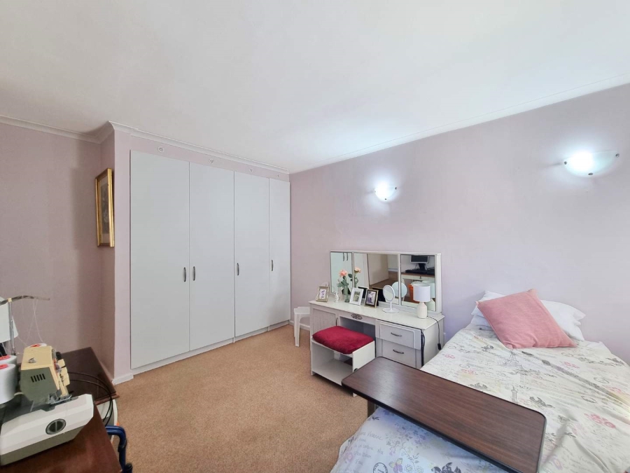 4 Bedroom Property for Sale in Westcliff Western Cape